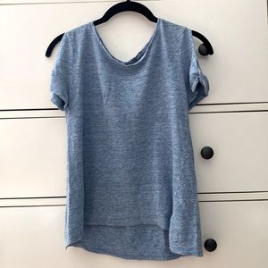 XS Athleta sky blue linen keyhole t-shirt with slight trapeze waist